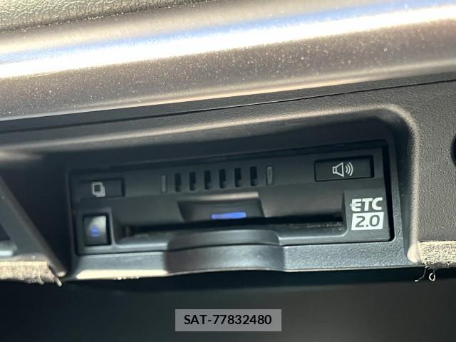 Toyota CROWN HYBRID 2021-06 8277211-8