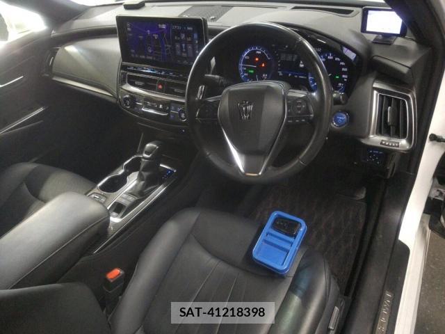Toyota CROWN HYBRID 2021-05 8277432-2