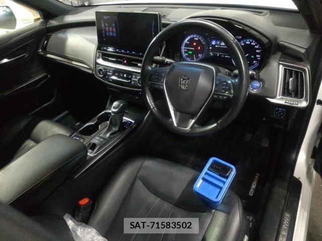 Toyota CROWN HYBRID 2021-12 8277440-2