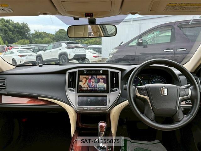 Toyota CROWN HYBRID 2014-01 8278754-12