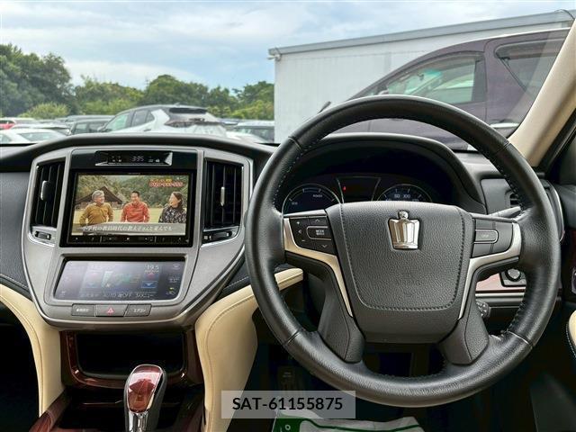 Toyota CROWN HYBRID 2014-01 8278754-15