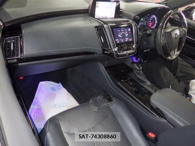 Toyota CROWN HYBRID 2018-10 8278896-2