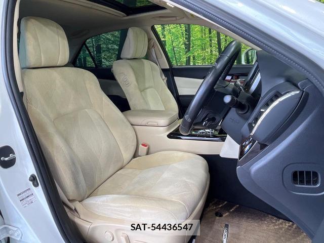 Toyota CROWN HYBRID 2017-03 8280100-8
