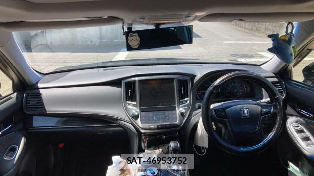 Toyota CROWN HYBRID 2014-01 8280604-2