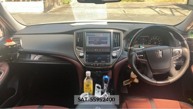 Toyota CROWN HYBRID 2016-09 8280642-2