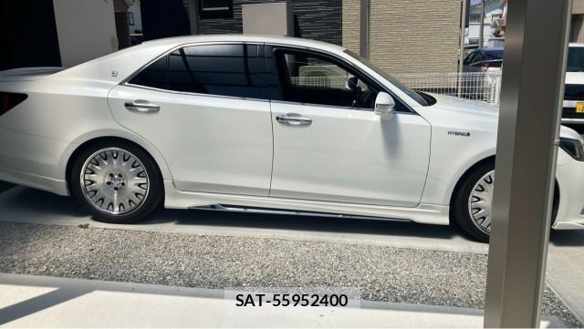 Toyota CROWN HYBRID 2016-09 8280642-3