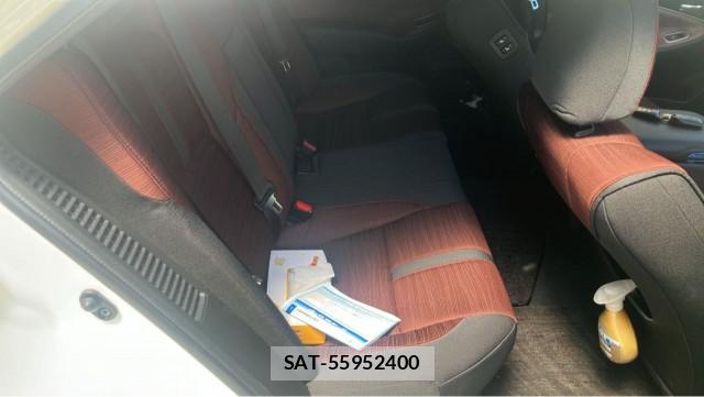 Toyota CROWN HYBRID 2016-09 8280642-6