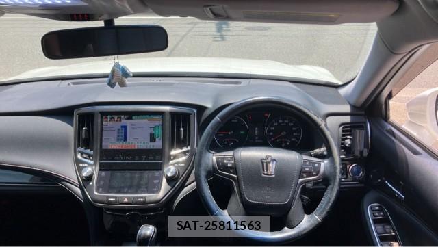 Toyota CROWN HYBRID 2013-09 8280938-16