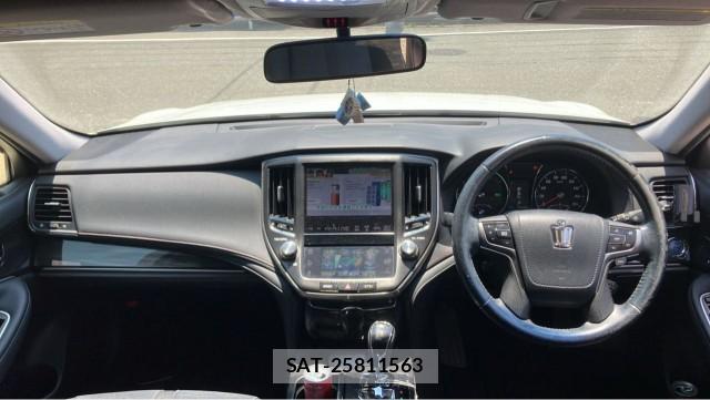 Toyota CROWN HYBRID 2013-09 8280938-2