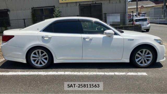 Toyota CROWN HYBRID 2013-09 8280938-3