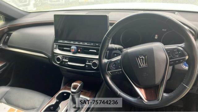 Toyota CROWN HYBRID 2021-03 8281073-2