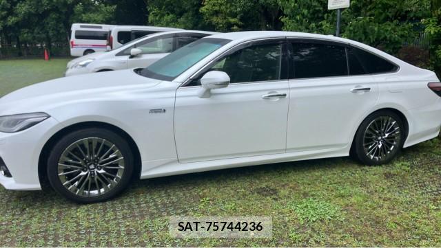 Toyota CROWN HYBRID 2021-03 8281073-3
