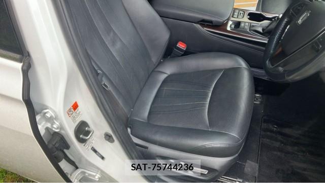 Toyota CROWN HYBRID 2021-03 8281073-5