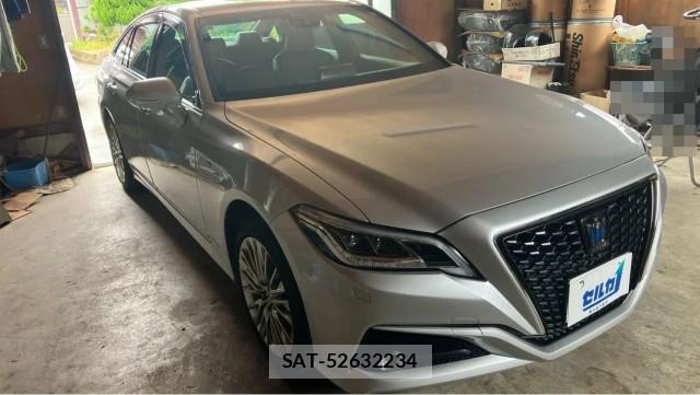 Toyota CROWN HYBRID 2018-11 8281368-11