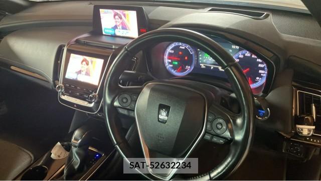 Toyota CROWN HYBRID 2018-11 8281368-2
