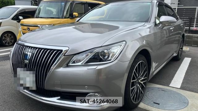 Toyota CROWN HYBRID 2013-04 8281639-0