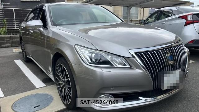 Toyota CROWN HYBRID 2013-04 8281639-11