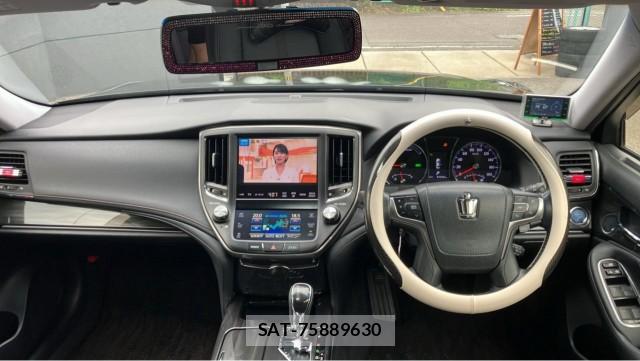 Toyota CROWN HYBRID 2013-02 8281656-2