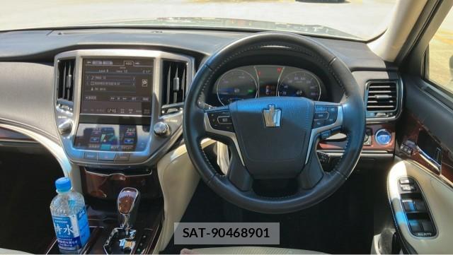 Toyota CROWN HYBRID 2013-03 8281702-16