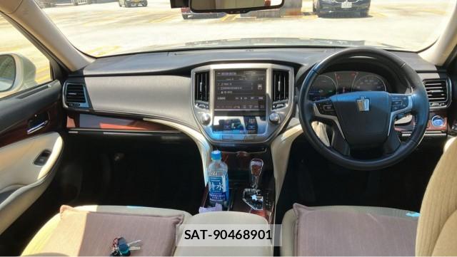 Toyota CROWN HYBRID 2013-03 8281702-2