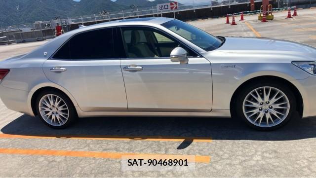 Toyota CROWN HYBRID 2013-03 8281702-3