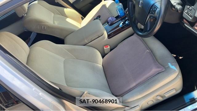 Toyota CROWN HYBRID 2013-03 8281702-5