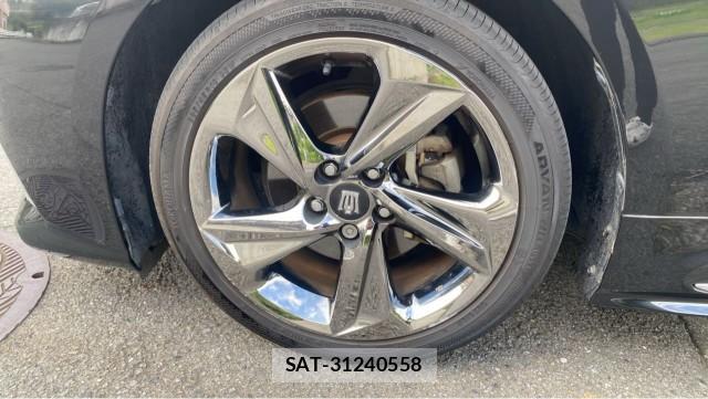 Toyota CROWN HYBRID 2019-09 8281885-8