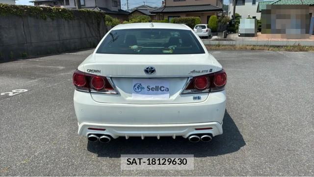 Toyota CROWN HYBRID 2016-04 8282044-1