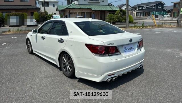 Toyota CROWN HYBRID 2016-04 8282044-12
