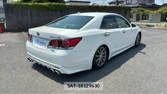 Toyota CROWN HYBRID 2016-04 8282044-13
