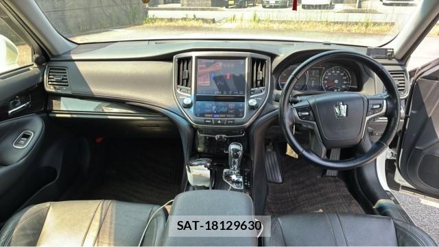 Toyota CROWN HYBRID 2016-04 8282044-2