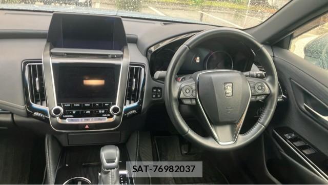 Toyota CROWN HYBRID 2018-06 8282379-16