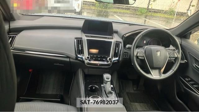 Toyota CROWN HYBRID 2018-06 8282379-2