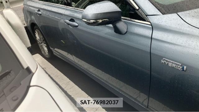 Toyota CROWN HYBRID 2018-06 8282379-3