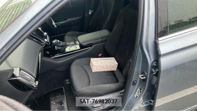 Toyota CROWN HYBRID 2018-06 8282379-5