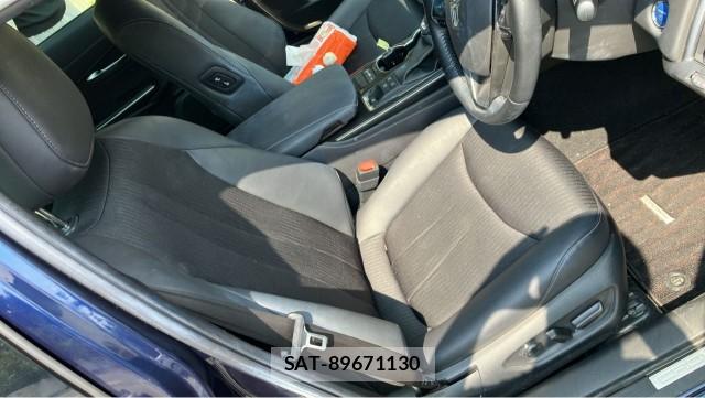 Toyota CROWN HYBRID 2021-06 8282463-5