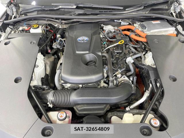 Toyota CROWN HYBRID 2019-03 8282657-17