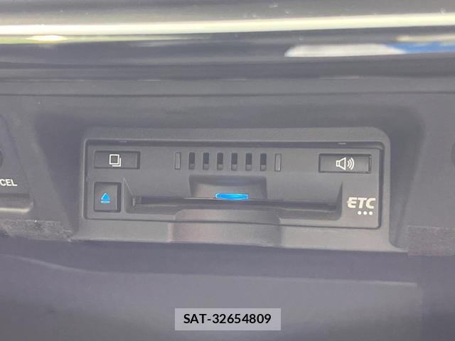 Toyota CROWN HYBRID 2019-03 8282657-4
