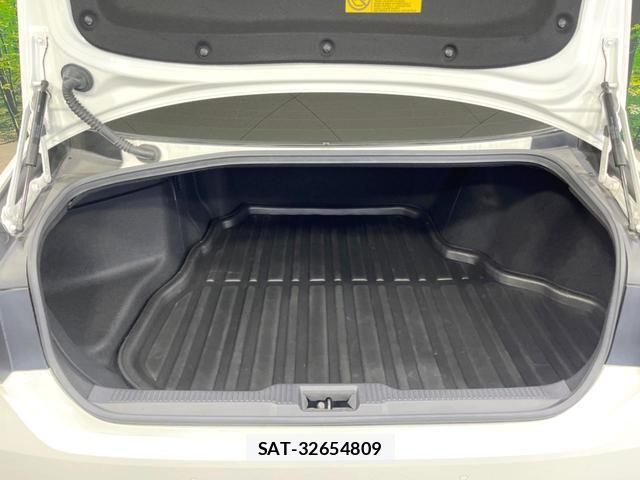 Toyota CROWN HYBRID 2019-03 8282657-9