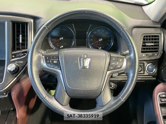 Toyota CROWN HYBRID 2013-07 8282954-10