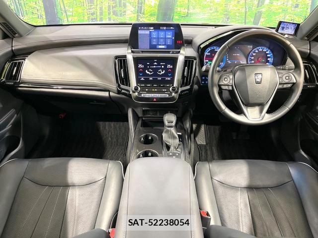 Toyota CROWN HYBRID 2018-07 8283479-1