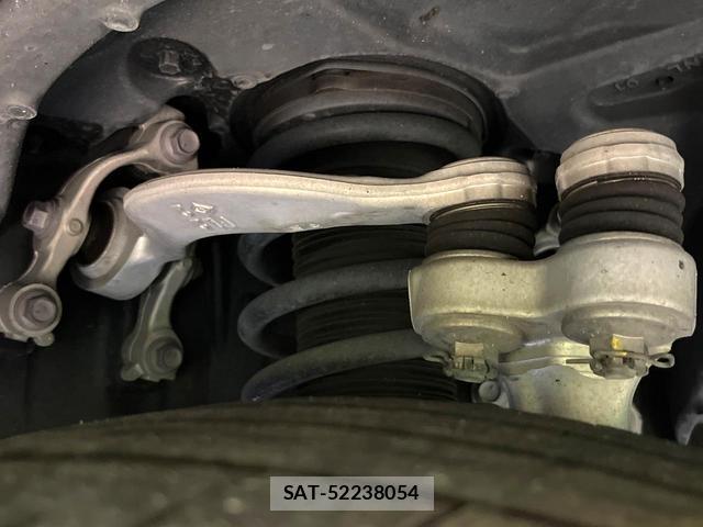 Toyota CROWN HYBRID 2018-07 8283479-19