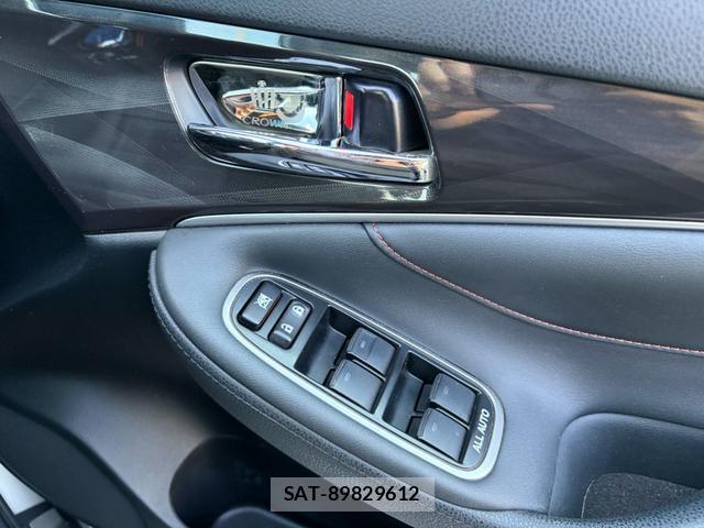 Toyota CROWN HYBRID 2014-01 8284060-1