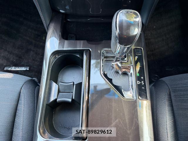 Toyota CROWN HYBRID 2014-01 8284060-2