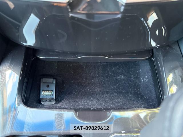 Toyota CROWN HYBRID 2014-01 8284060-5