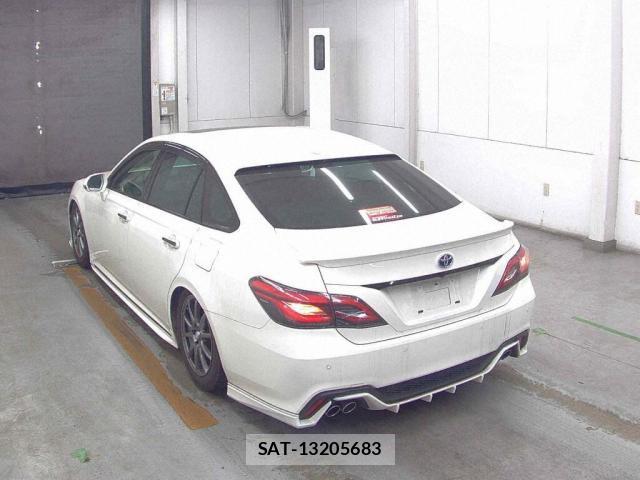Toyota CROWN HYBRID 2018-08 8284371-1