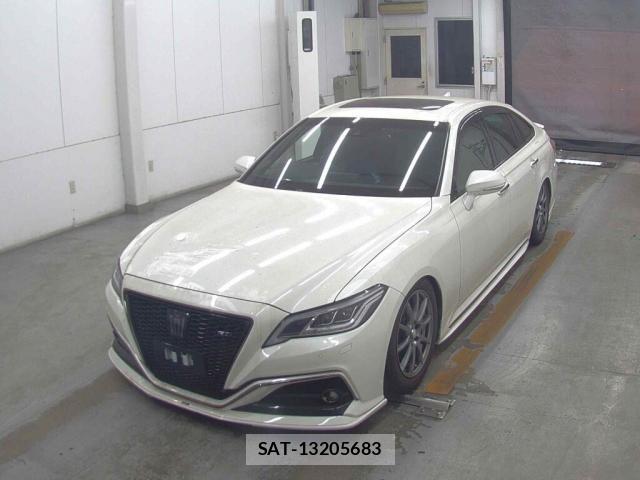 Toyota CROWN HYBRID 2018-08 8284371-4
