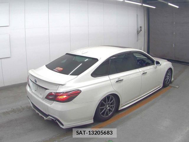 Toyota CROWN HYBRID 2018-08 8284371-5
