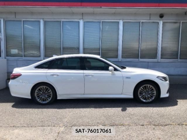 Toyota CROWN HYBRID 2018-11 8284414-3
