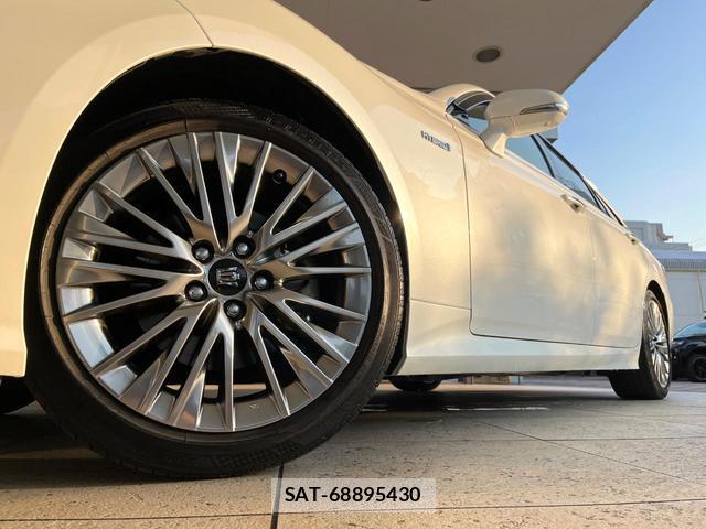 Toyota CROWN HYBRID 2018-06 8284450-12